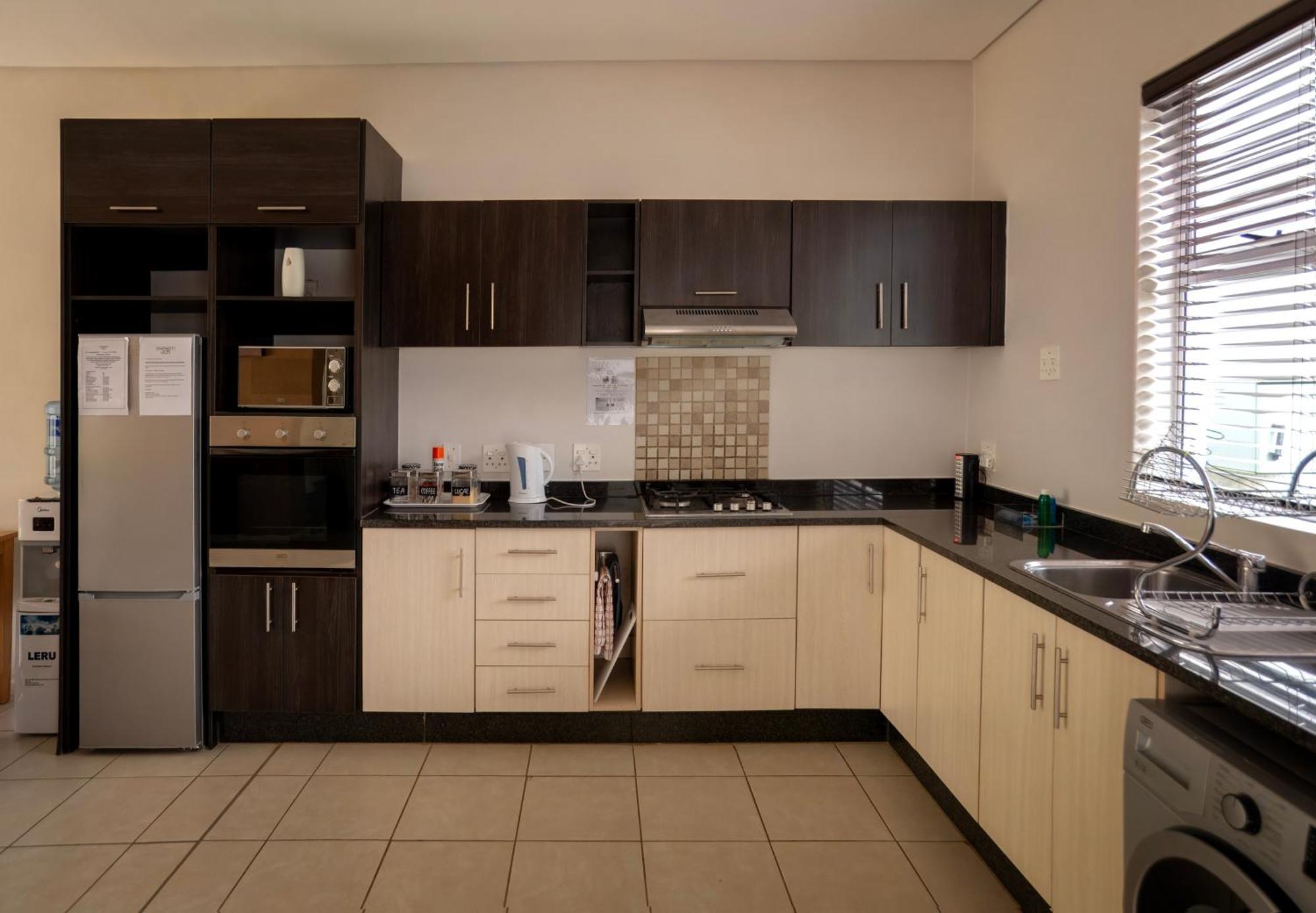 Apartments @ 125 Γκαμπορόνε Εξωτερικό φωτογραφία