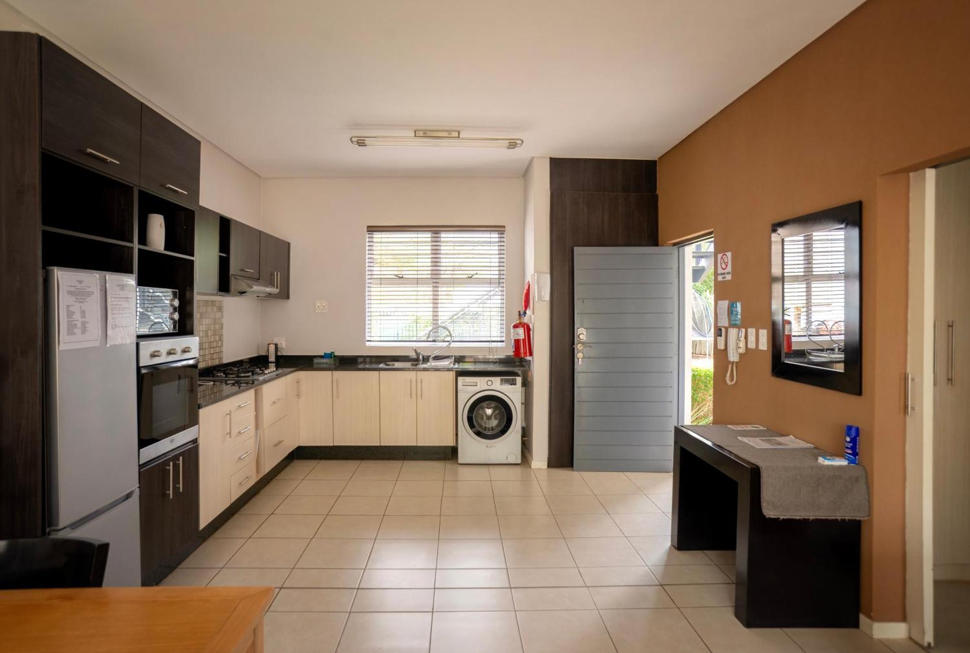 Apartments @ 125 Γκαμπορόνε Εξωτερικό φωτογραφία